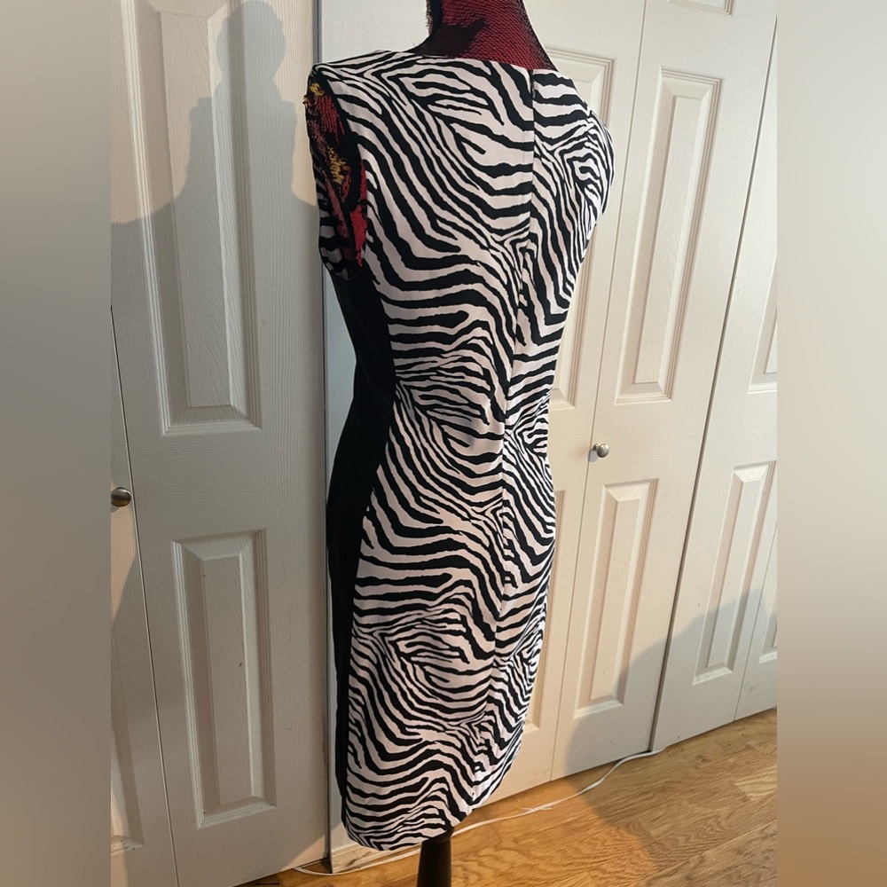 Dress - Picture 4 of 4